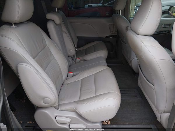 2017 TOYOTA SIENNA XLE 8 PASSENGER — I8