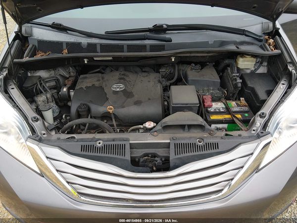 2017 TOYOTA SIENNA XLE 8 PASSENGER — I10
