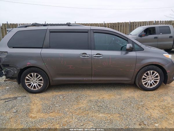 2017 TOYOTA SIENNA XLE 8 PASSENGER — I116