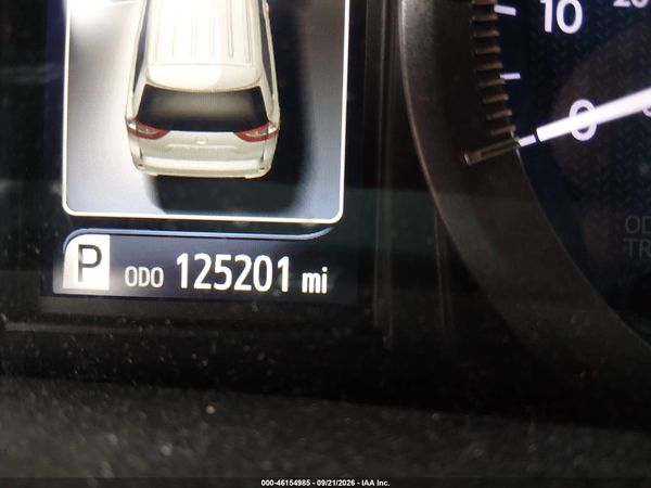 2017 TOYOTA SIENNA XLE 8 PASSENGER — I118