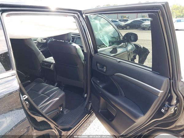 2019 TOYOTA HIGHLANDER SE — I8