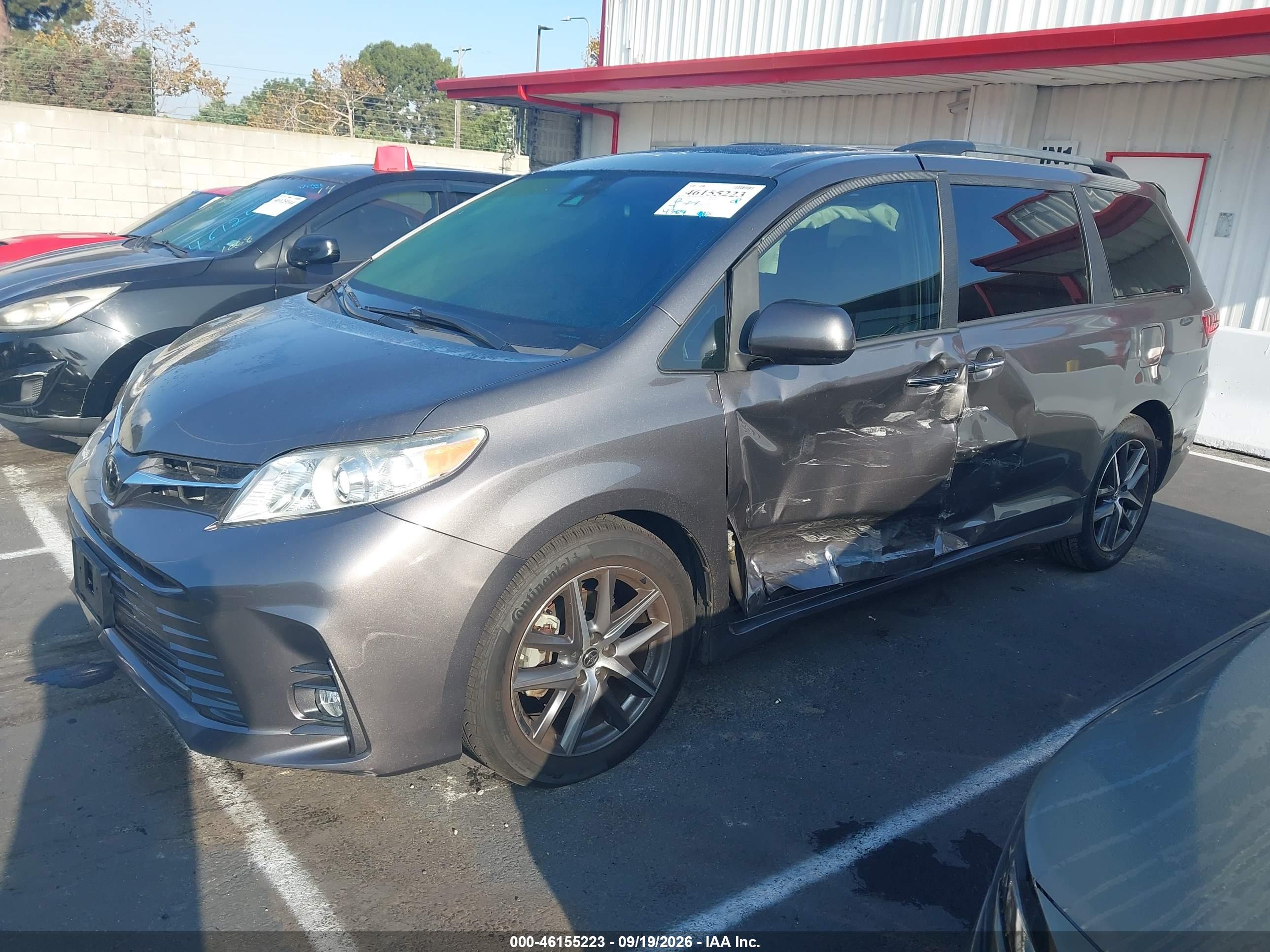 2020 TOYOTA SIENNA XLE — I2