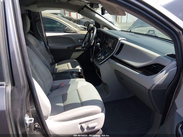 2020 TOYOTA SIENNA XLE — I5