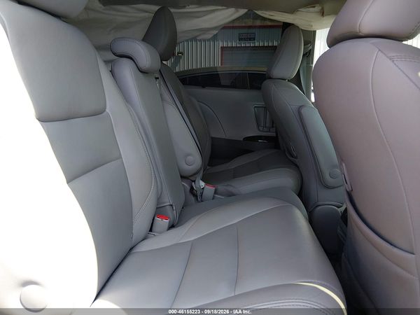 2020 TOYOTA SIENNA XLE — I8
