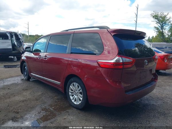 2015 TOYOTA SIENNA XLE 8 PASSENGER — I3