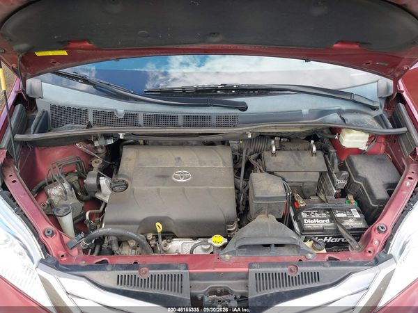 2015 TOYOTA SIENNA XLE 8 PASSENGER — I10