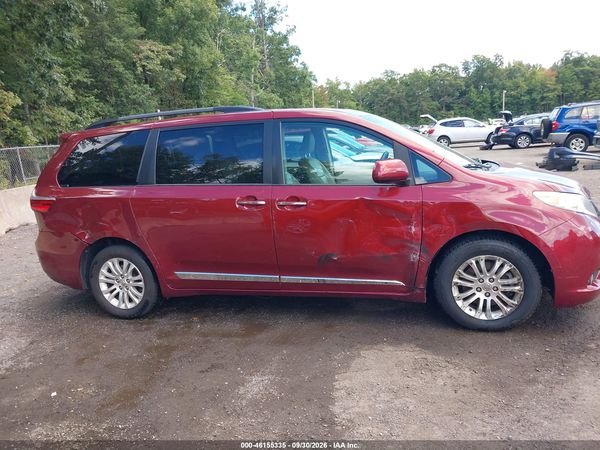2015 TOYOTA SIENNA XLE 8 PASSENGER — I116