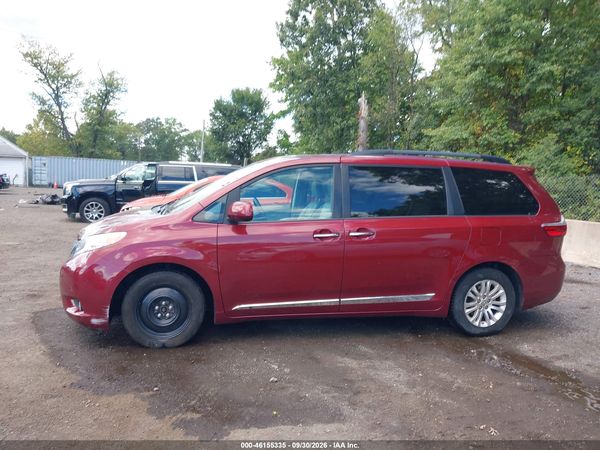 2015 TOYOTA SIENNA XLE 8 PASSENGER — I117