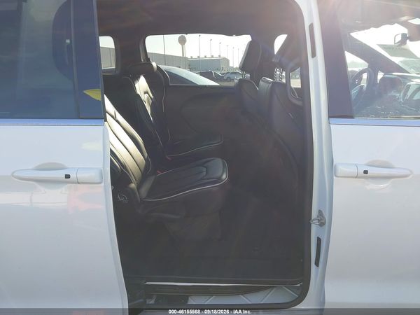 2026 CHRYSLER PACIFICA LIMITED — I8