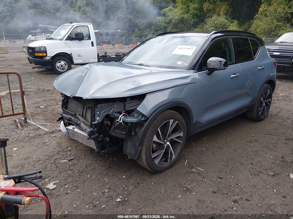 2020 VOLVO XC40 — I2