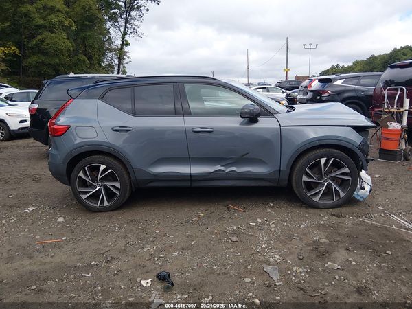 2020 VOLVO XC40 T5 R-DESIGN — I116