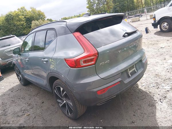 2020 VOLVO XC40 T5 R-DESIGN — I117