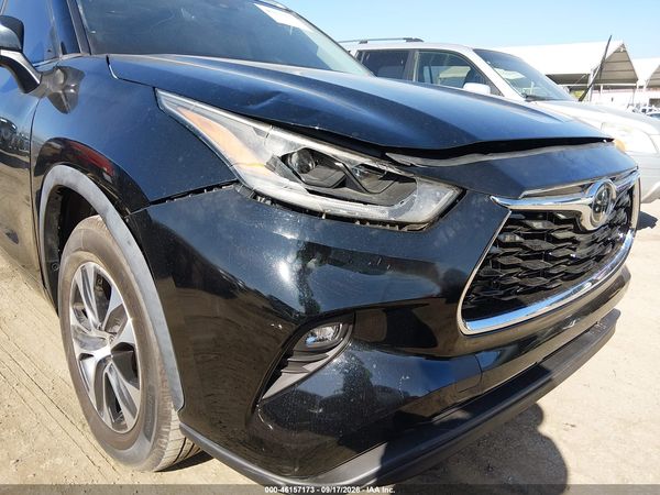 2021 TOYOTA HIGHLANDER XLE — I6