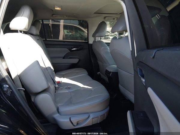 2021 TOYOTA HIGHLANDER XLE — I8