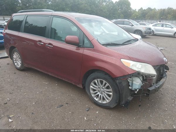 2016 TOYOTA SIENNA XLE 8 PASSENGER — I1