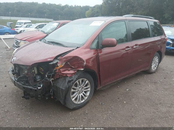 2016 TOYOTA SIENNA — I2