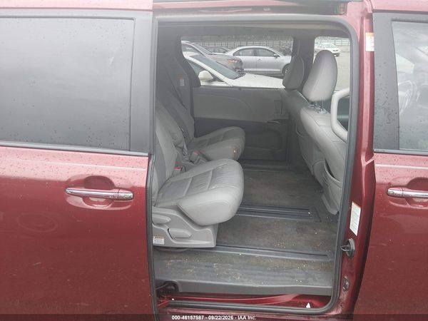2016 TOYOTA SIENNA XLE 8 PASSENGER — I8