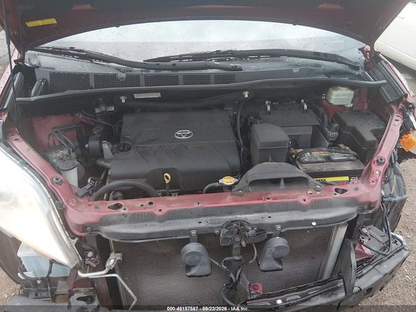 2016 TOYOTA SIENNA XLE 8 PASSENGER — I10