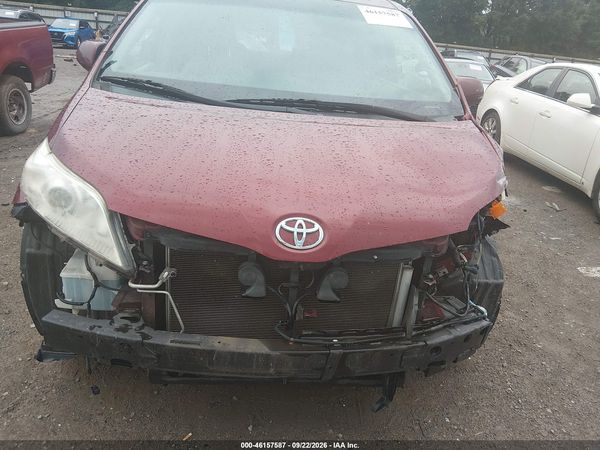 2016 TOYOTA SIENNA XLE 8 PASSENGER — I115