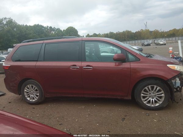 2016 TOYOTA SIENNA XLE 8 PASSENGER — I116