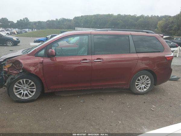 2016 TOYOTA SIENNA XLE 8 PASSENGER — I117