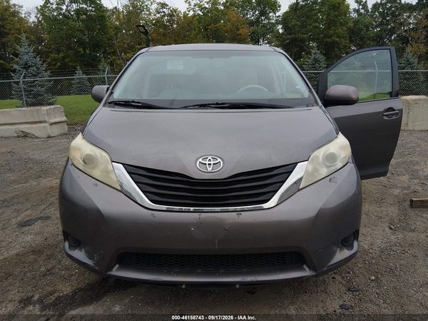2013 TOYOTA SIENNA LE 7 PASSENGER — I6