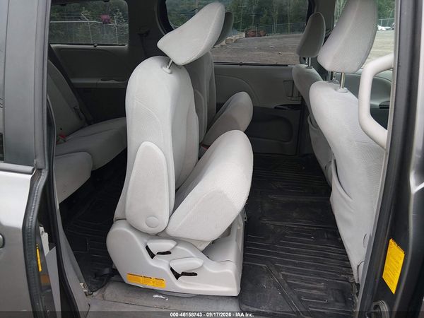 2013 TOYOTA SIENNA LE 7 PASSENGER — I8