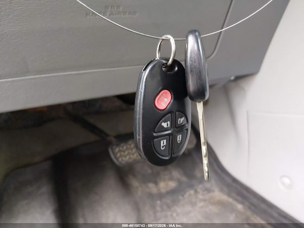 2013 TOYOTA SIENNA LE 7 PASSENGER — I11