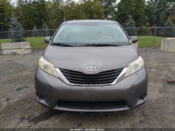 2013 TOYOTA SIENNA LE 7 PASSENGER — I115