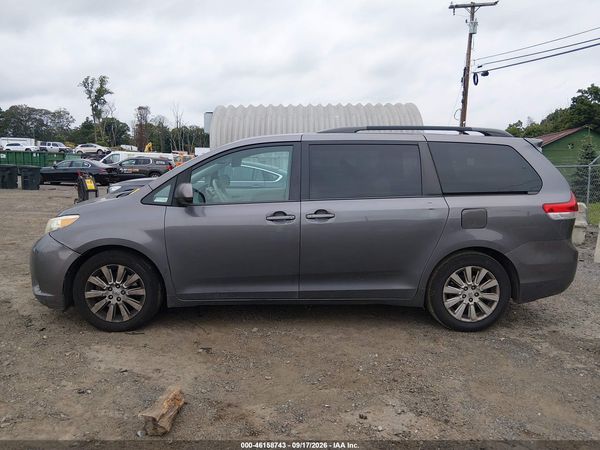 2013 TOYOTA SIENNA LE 7 PASSENGER — I117
