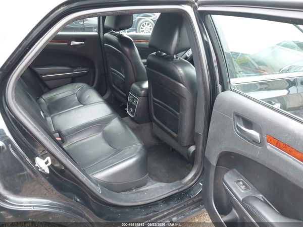 2012 CHRYSLER 300 LIMITED — I8