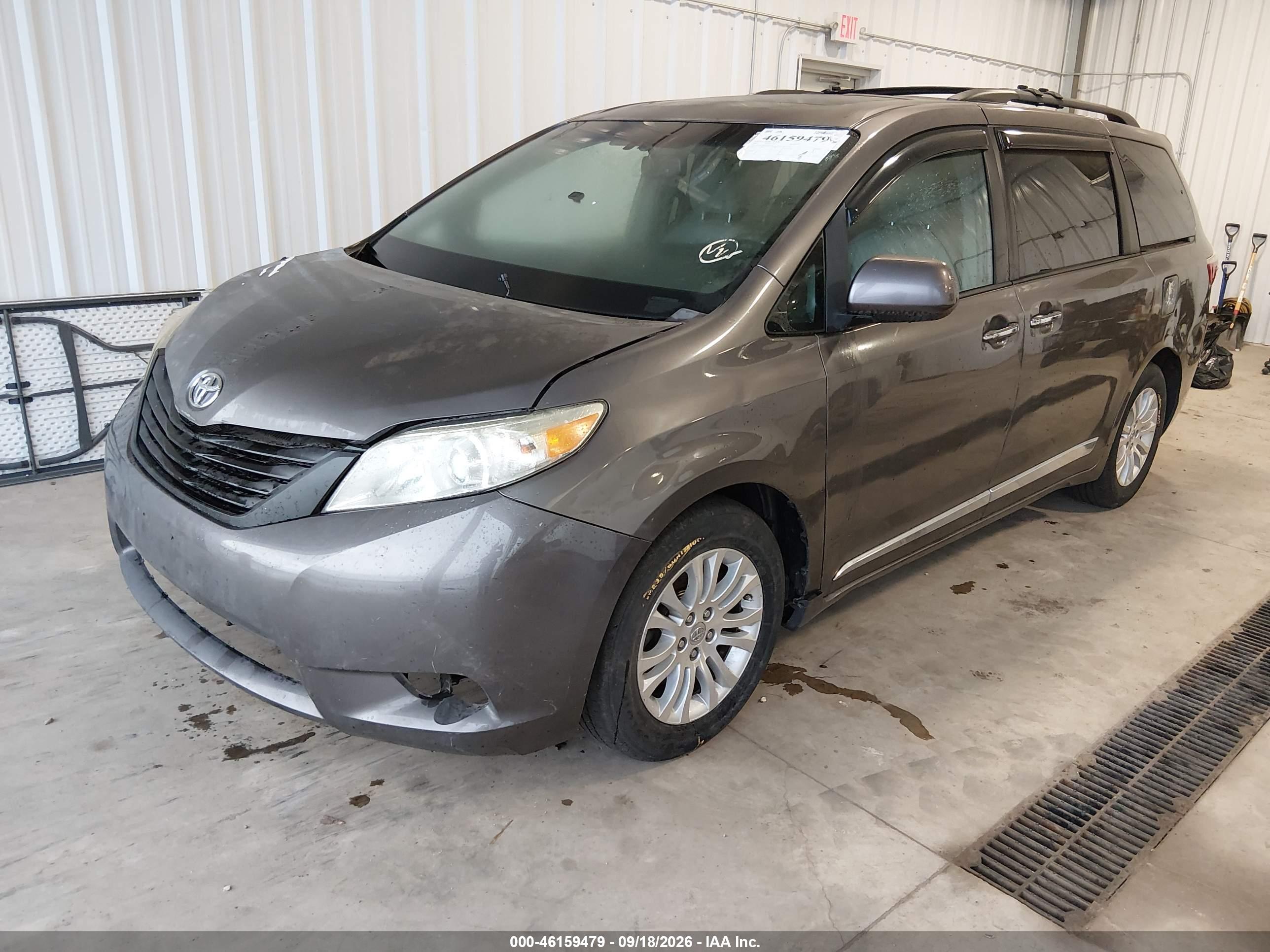 2015 TOYOTA SIENNA XLE 8 PASSENGER — I2
