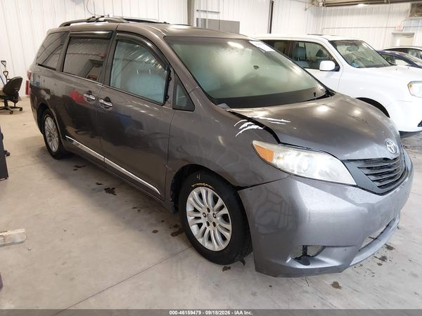 2015 TOYOTA SIENNA XLE 8 PASSENGER — I1