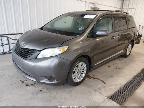 2015 TOYOTA SIENNA — I2