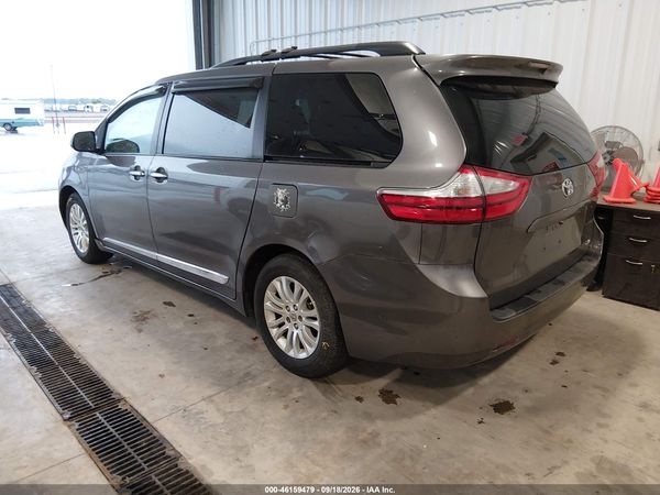 2015 TOYOTA SIENNA XLE 8 PASSENGER — I3