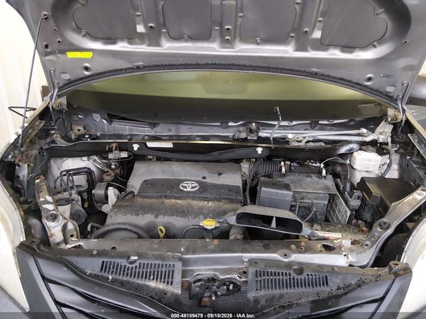 2015 TOYOTA SIENNA XLE 8 PASSENGER — I10