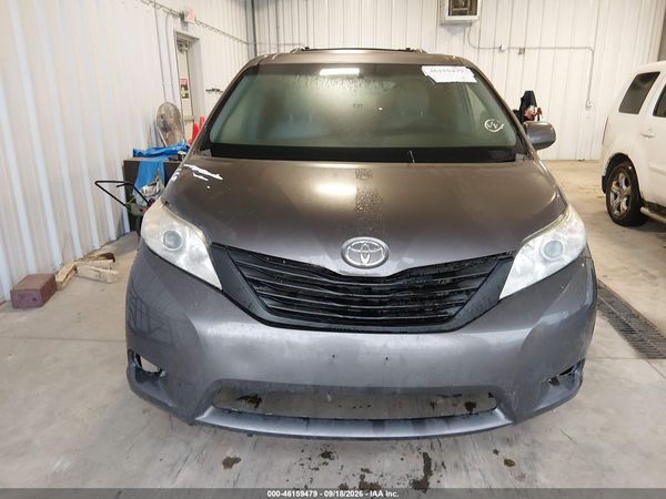 2015 TOYOTA SIENNA XLE 8 PASSENGER — I115