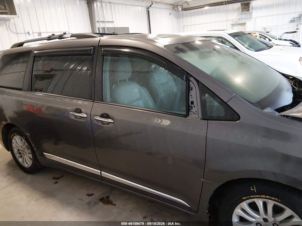 2015 TOYOTA SIENNA XLE 8 PASSENGER — I116