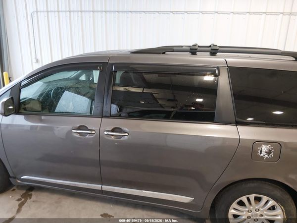 2015 TOYOTA SIENNA XLE 8 PASSENGER — I117