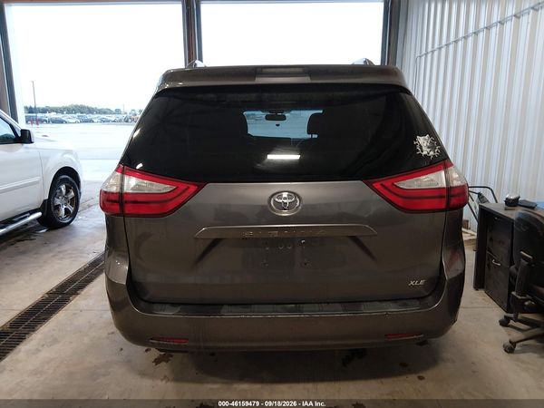2015 TOYOTA SIENNA XLE 8 PASSENGER — I119