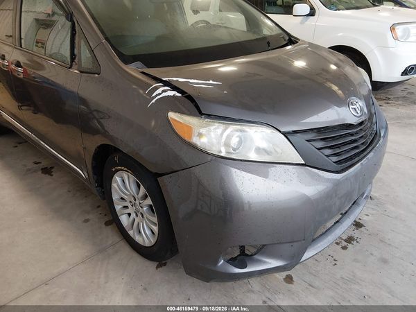 2015 TOYOTA SIENNA XLE 8 PASSENGER — I153