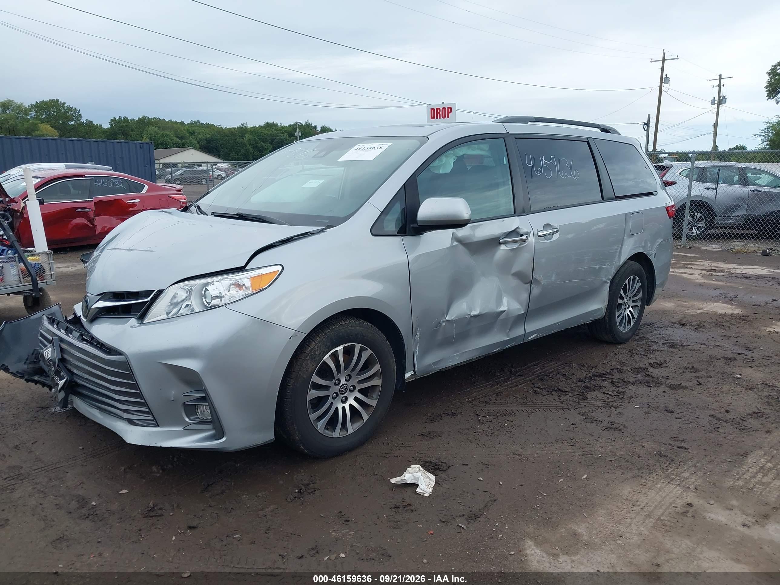 2020 TOYOTA SIENNA XLE — I2