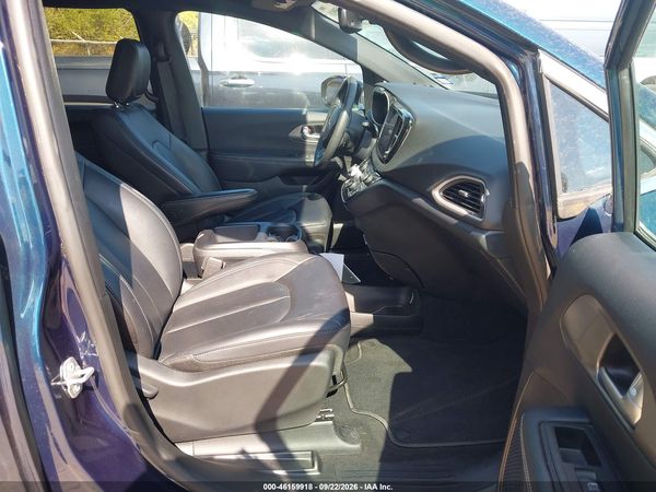 2025 CHRYSLER PACIFICA SELECT — I5
