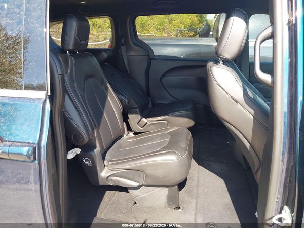 2025 CHRYSLER PACIFICA SELECT — I8
