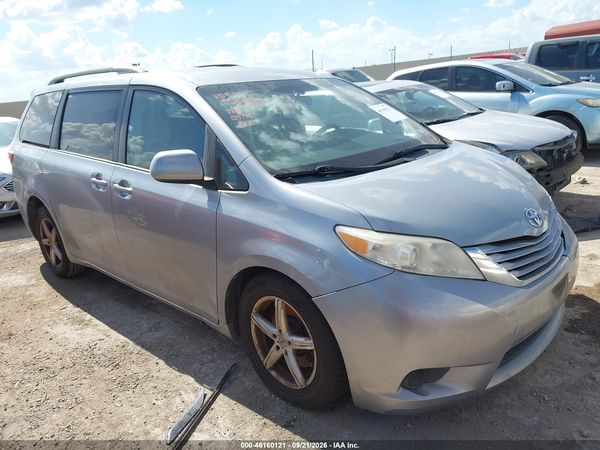2015 TOYOTA SIENNA LE 8 PASSENGER — I1