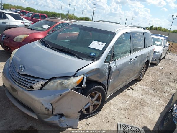 2015 TOYOTA SIENNA — I2