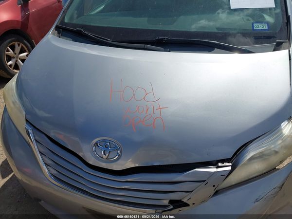 2015 TOYOTA SIENNA LE 8 PASSENGER — I10