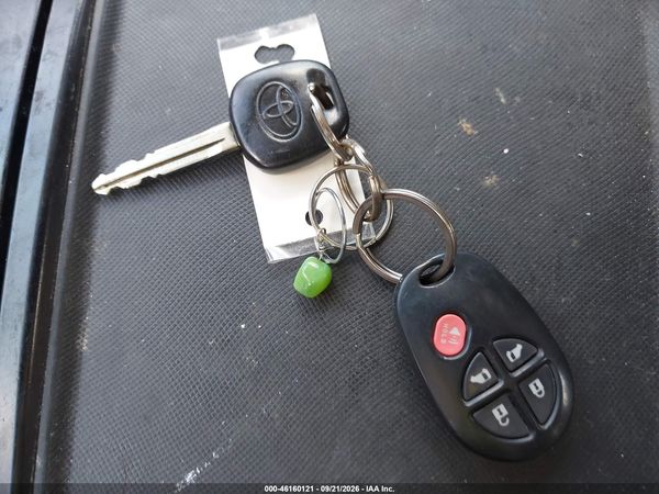 2015 TOYOTA SIENNA LE 8 PASSENGER — I11