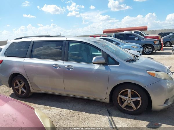 2015 TOYOTA SIENNA LE 8 PASSENGER — I116