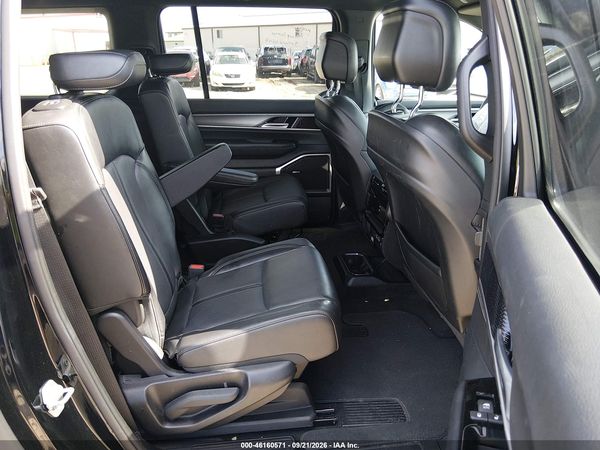 2025 JEEP WAGONEER L SERIES II 4X4 — I8